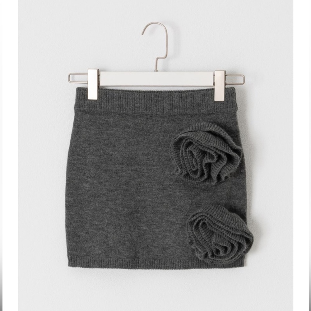New condition detachable decorative roses solid knit mini skirt